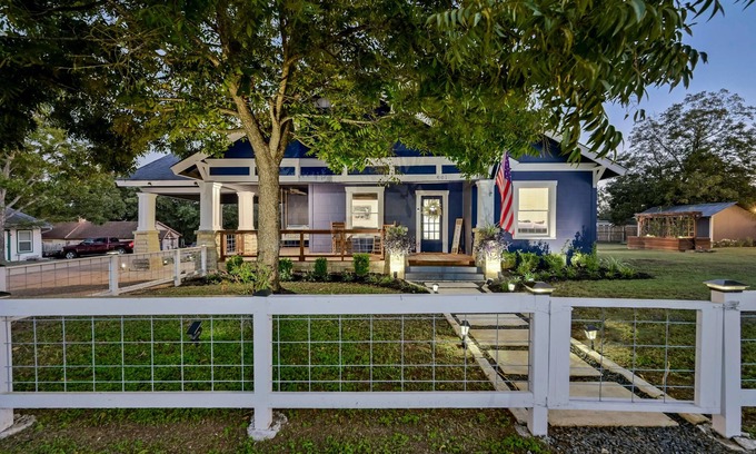 Liberty Hill House | “Hometown Hideaway” in the heart of Downtown Liberty Hill