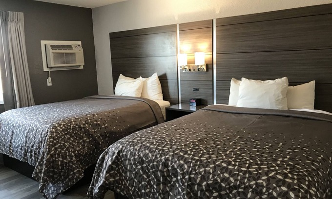 Clearwater Hotel | HomeTown Inn