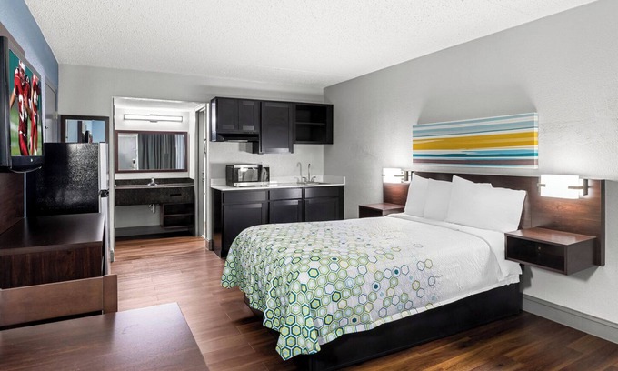 Sandston Hotel | HomeTowne Studios by Red Roof Richmond - Airport/Sandston