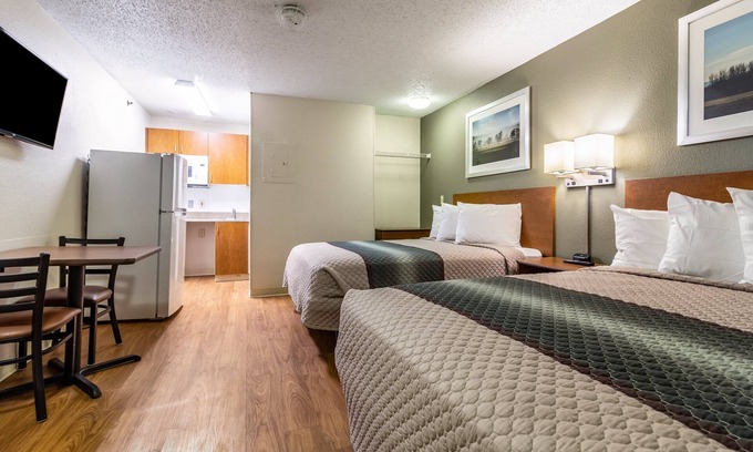 Fairbanks Hotel | HomeTowne Studios by Red Roof Houston - Northwest