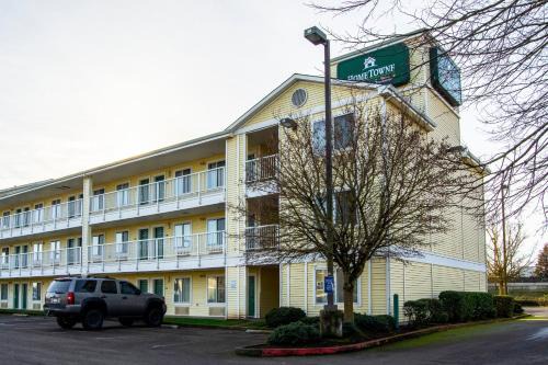 Salem Hotel | HomeTowne Studios by Red Roof Salem, OR