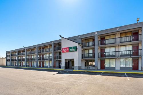 Sandston Hotel | HomeTowne Studios by Red Roof Richmond - Airport Sandston