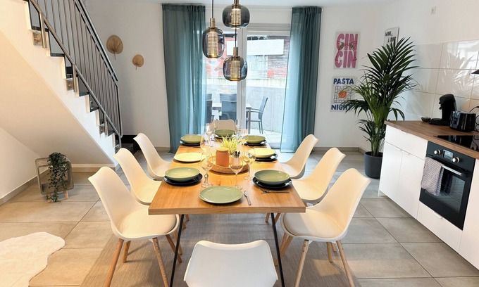 Wiesdorf House | HomeVibes | Luxury house 130 sqm | 13 min to Cologne | 2.5 bathrooms & terrace