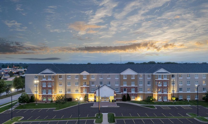Cedar Rapids Hotel | Homewood Suites by Hilton Cedar Rapids-North