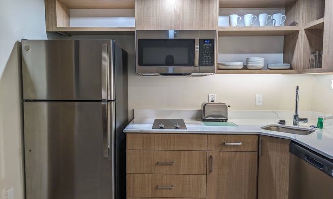 Wheatland Hotel | Homewood Suites by Hilton Oklahoma City Airport