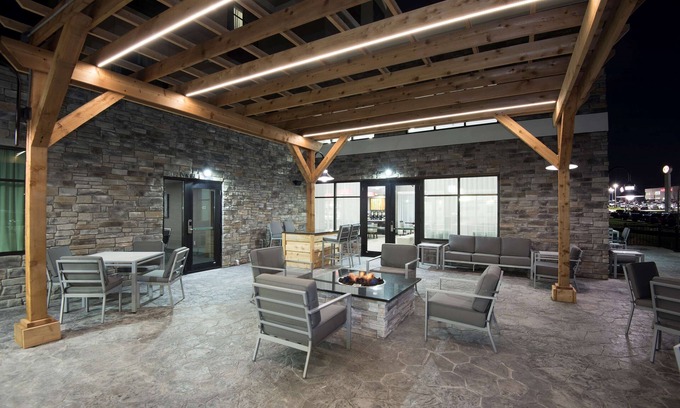 Sheffield Hotel | Homewood Suites by Hilton Cleveland/Sheffield