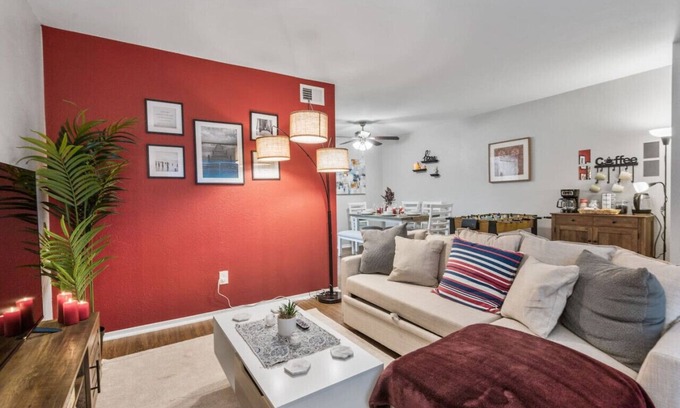 Fort Worth Apartment | Homey 1BD: TCU Walkable, Cozy & FUN-filled!