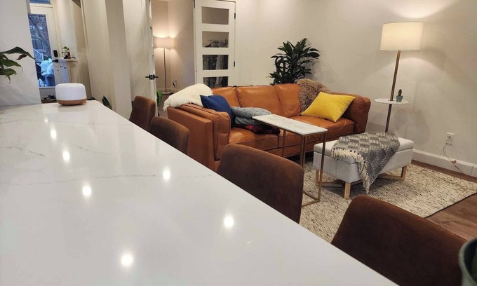Maisonneuve Apartment | Homey apartment-15 mn downtown-free street parking