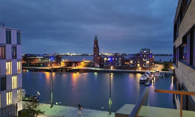 Mitte-Sud Apartment | Homey Apartments Harbor Suite - Parking Two Bathrooms Netflix Sea view