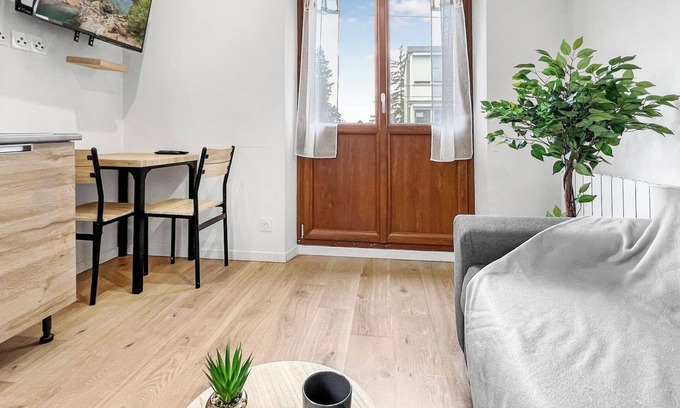 Gaillard Apartment | Homey Arbustro - Studio/Close to border and tram