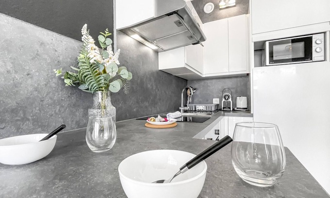 Ambilly Apartment | Homey Garden - Free parking/Near Tram/Netflix/Wifi