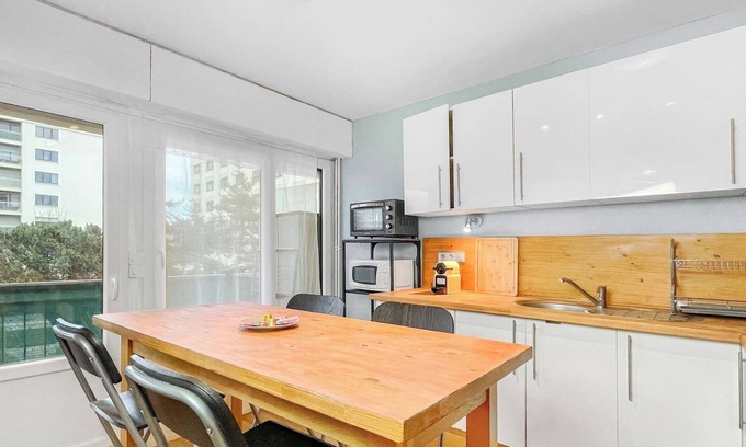 Ambilly Apartment | Homey Harbor - Private Balcony/Near tram/Parking
