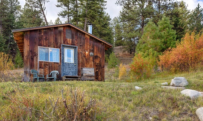 Oroville Cabin | Homey Homestead Cabin at Eden Valley Guest Ranch