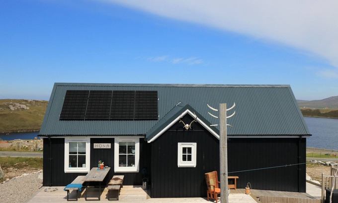Ardroil Cottage | HONA, pet friendly, character holiday cottage in Uig Isle Of Lewis