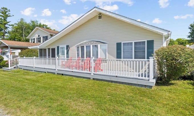 Town of Richmond House | Honeoye Lake | Hot Tub | Kayak | Fire Pit