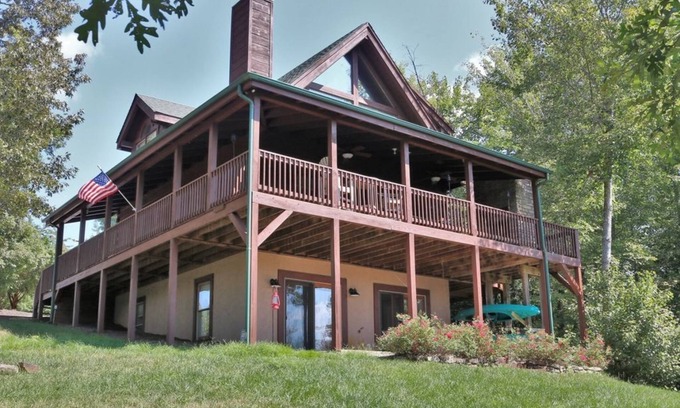 Laurel Lakes Cabin | Honey Bee Hill by Carolina Properties - View, Lake Access on Laurel Lake, Kayaks