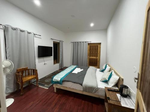 Leh House | Honey Bee