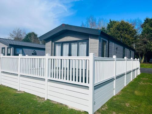 Allerthorpe House | Honey Bee Lodge With Hot Tub