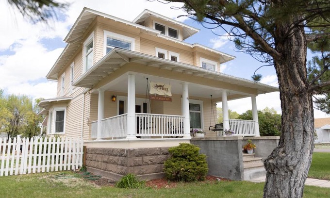 Monte Vista House | Honey Bee Manor in Monte Vista