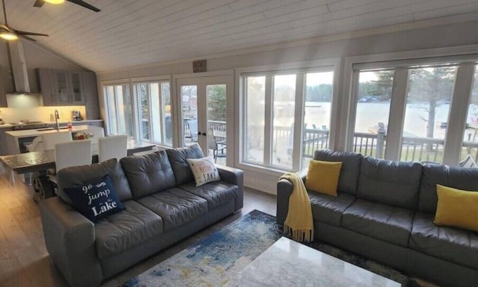Honey Harbour Cottage | Honey Harbour Getaway