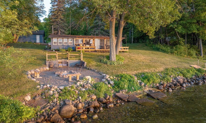 Onamia Cabin | Honey Hole Lodge