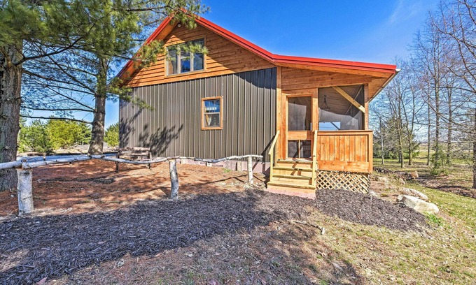 Nappanee Cabin | 'Honey House Cabin' - A Quiet Countryside Retreat!