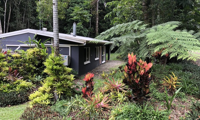 Speewah House | Honeybee House - Tropical Retreat on Acreage