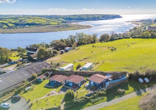 Llanybri House | Honeycrisp Lodge