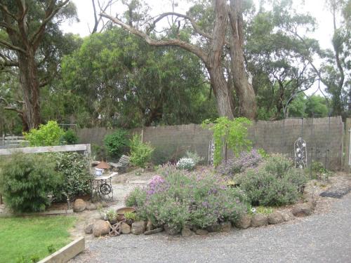 Yellingbo Bed & Breakfast | Honeyeater Cottage