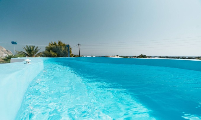 Perivolos House | Honeymoon Beach Studios