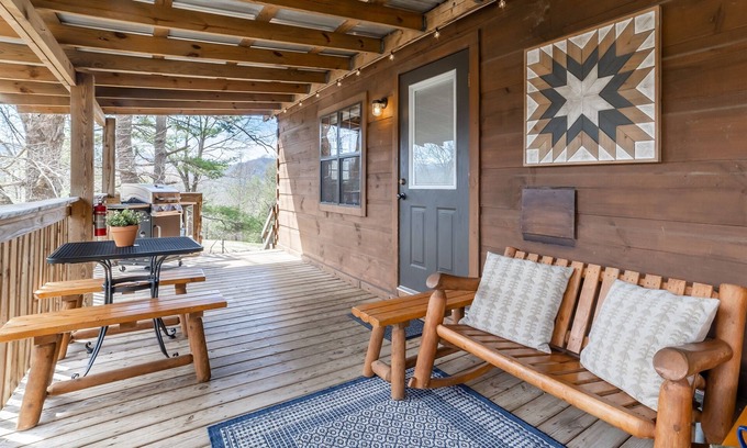 Hot Springs Cabin | Honeymoon Log Cabin w/Wooded Mountain Views