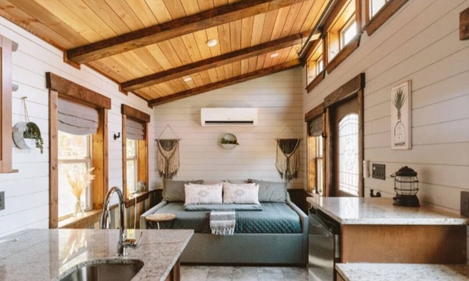 Cottonwood Apartment | Honeymoon Retreat-Sauna, Spa Deck + Wine Tasting