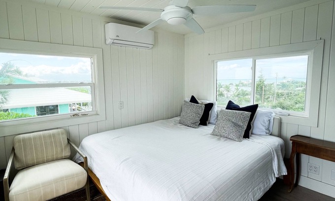 Hope Town Apartment | Honeymoon Suite