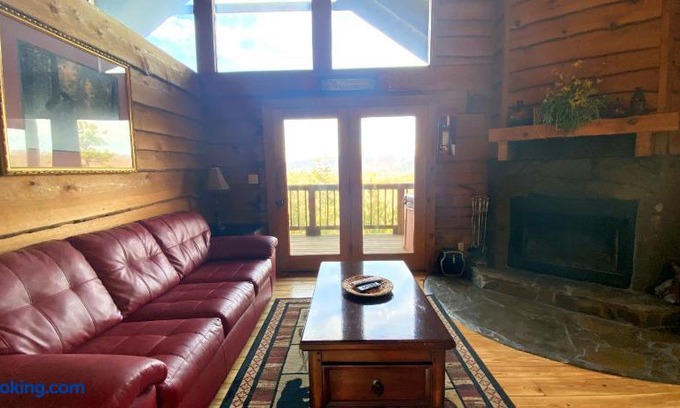 Pigeon Forge House | Honeymoon View 1