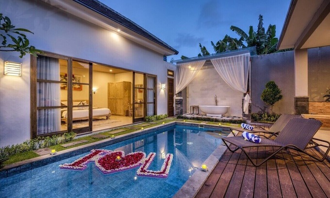 Kerobokan Villa | Honeymoon Villa, Romantic with Private Pool @Seminyak