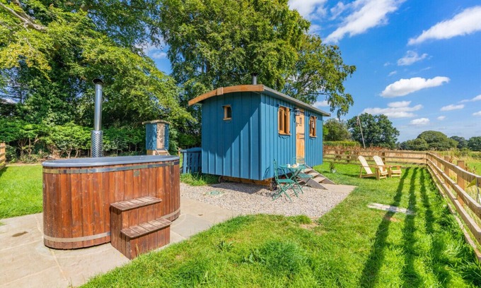 Potto House | Honeysuckle Hut - One Bedroom House, Sleeps 2