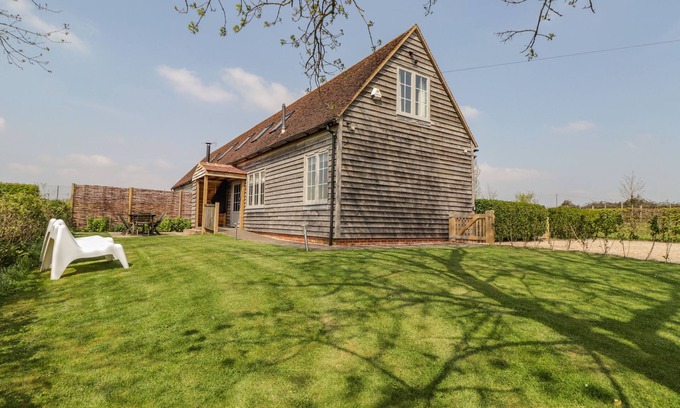 Wittersham Cottage | HONEYSUCKLE, pet friendly, luxury holiday cottage in Iden