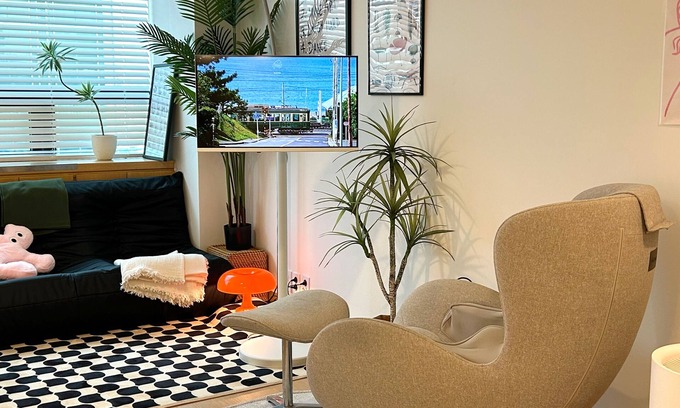 Seogyo-dong Apartment | Hongdae Station Direct Access New Opening with Massage Chair and AC