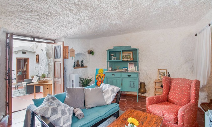 Juncalillo House | 'Honorata' with Shared Garden and Wi-Fi