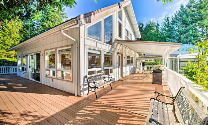 Brinnon House | Hood Canal Home w/Hot Tub - Bordering Olympic NP!