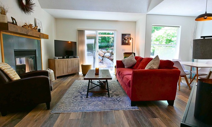 Hood River House | Hood River Contemporary Townhome
