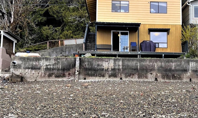Potlatch Cabin | Hoodsport Hood Canal Waterfront Cabin.