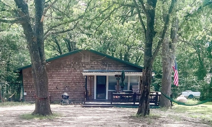 Pottsboro House | Hook & Heaven is perfect for fisherman or couples who want to visit Lake Texoma