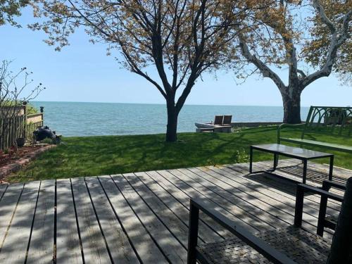 Kingsville House | "Hook, Line,& Sinker"-At the edge of Erie 7 plus 1