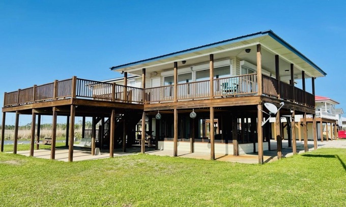 Lake Charles House | Hooked On Calcasieu - Waterfront Peninsula Lake House