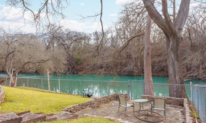 Canyon Lake House | Hooked On The River - 2/2, sleeps 6, riverfront!