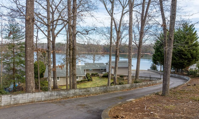 Gainesville House | Hooky House on Lake Lanier