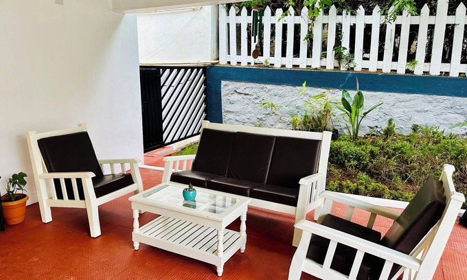 Thalayathimund Bed & Breakfast | Hoopoe House