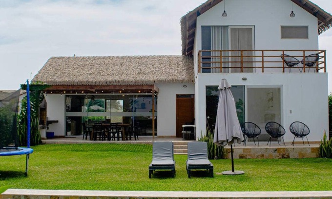 Ica Villa | HOP Praia: Modern Home with Lagoon View