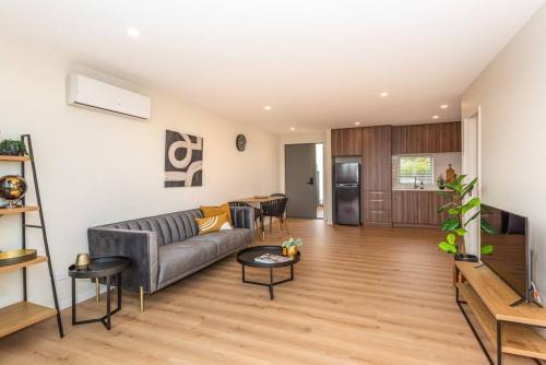 Woolston Apartment | Hop, Skip, Jump to the city !